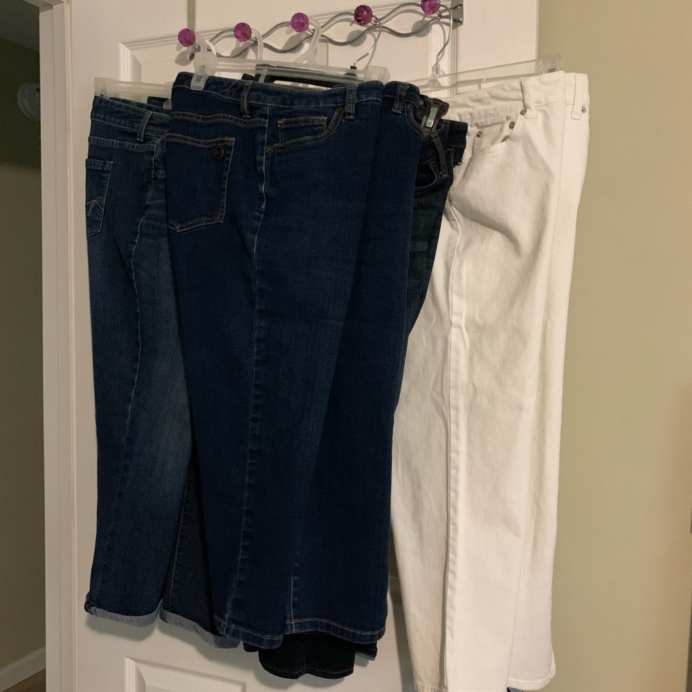 5 pair Women's capris Collection - 4 Blue and 1 White